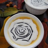 ヘルシーなハロウィンカボチャの蜘蛛の巣プリン